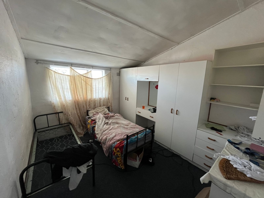 5 Bedroom Property for Sale in Grassy Park Western Cape